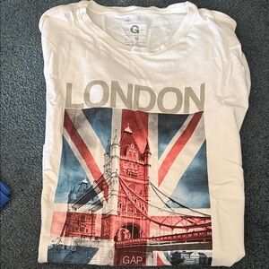 GAP White London Bridge Graphic Tee